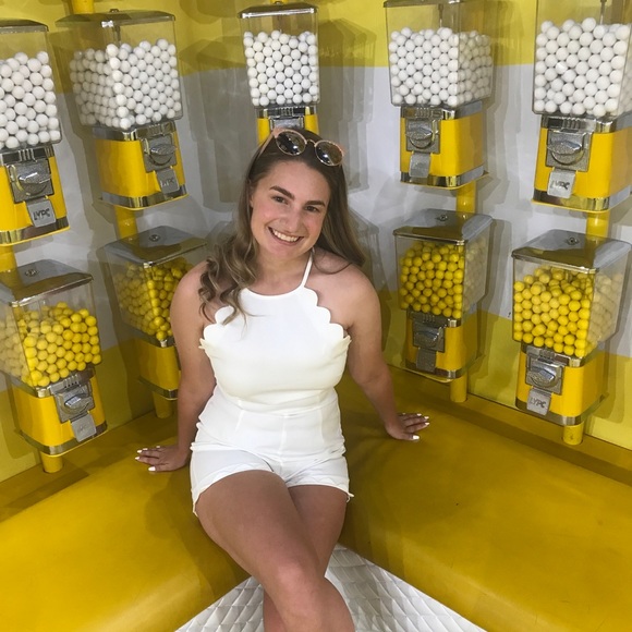 Meet your Posher, Melissa - Picture 1 of 2